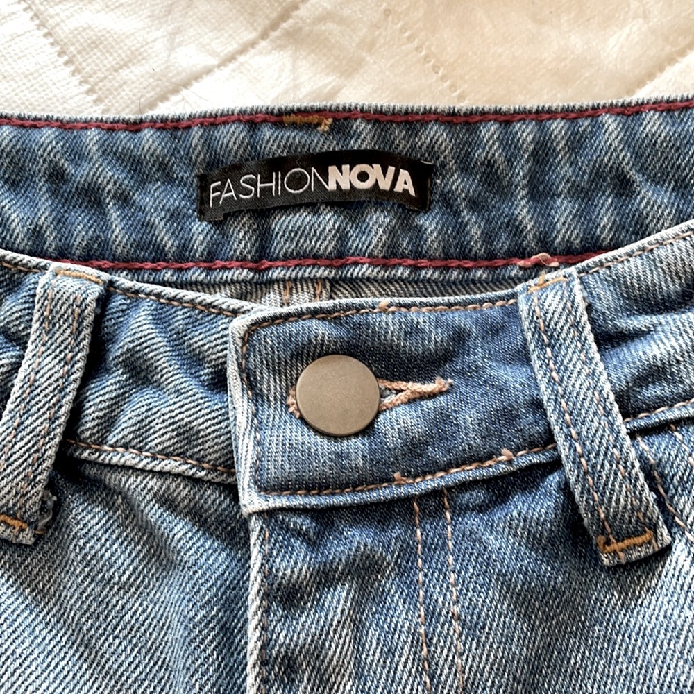 Super-Flattering Fashion Nova HR distress shorts - Picture 5 of 10
